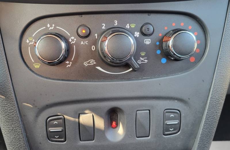 Dacia logan à moins de 100 000km et moins de 10000€ garantie à vendre au garage dubreil automobiles en haute-garonne à Auterive