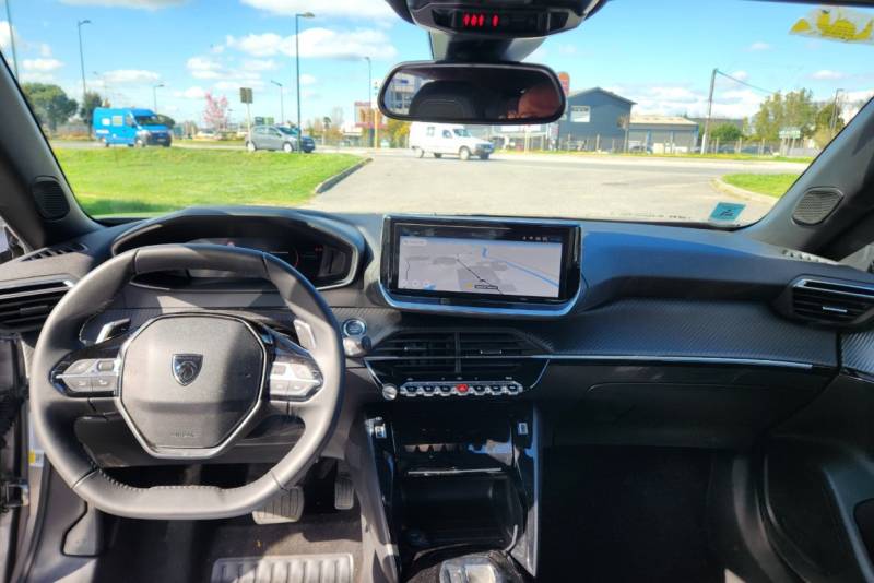A vendre, Peugeot 2008 Hybrid 136 e-DCS6 Allure avec faible kilométrage chez Dubreil Automobiles à Auterive