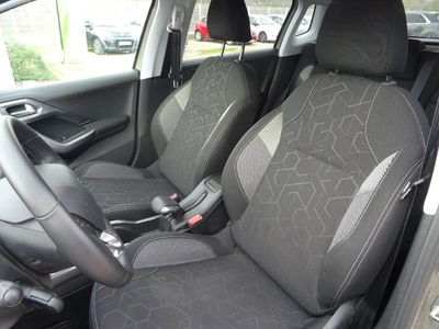 PEUGEOT 2008 1.6 BlueHDi 100ch Style