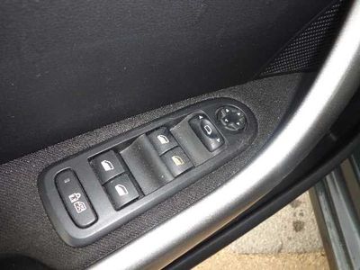 Peugeot 308 1.6 HDi 110ch FAP BVM5 BLUE LION Premium