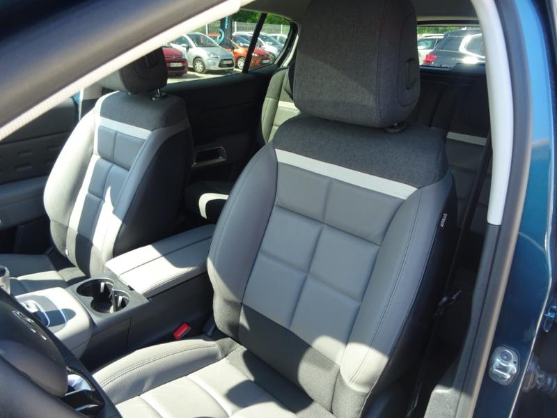 SIEGES AUX ASSISES ET DOSSIERS LARGE