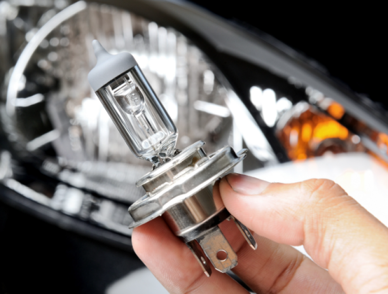 quel type d'ampoule je dois mettre sur ma voiture au Garage Dubreil Automobiles à Auterive 