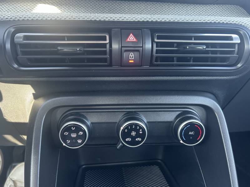 Nouvelle C3 MAX essence peu kilométré à vendre au garage Bouscatel à Roquettes au sud de Toulouse.