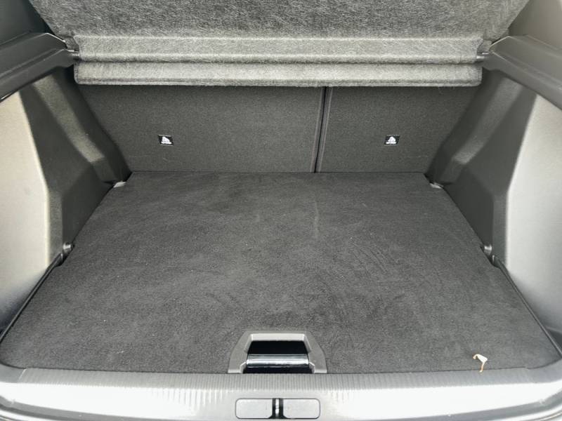 A vendre, Peugeot 2008 Hybrid 136 e-DCS6 Allure avec faible kilométrage chez Dubreil Automobiles à Auterive