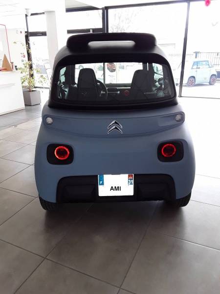 Toit panoramique pour plus de luminosité et becquet AR pour un super look !