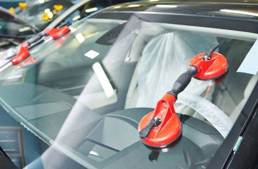 1 PARE BRISE REMPLACE = FRANCHISE REMBOURSEE JUSQU'A 100€