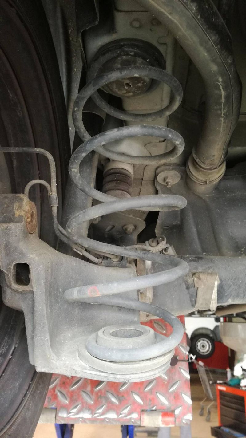 Diagnostic amortisseurs gratuit au garage BOUSCATEL à Roquettes près de Toulouse dans le 31 et au garage DUBREIL automobiles à Auterive près de Pamiers dans le 09