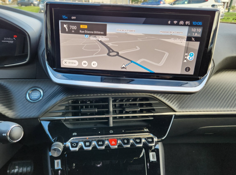 Peugeot 2008 dernière génération de 2024, 145 peu kilométré, hybride-essence avec une garantie Spoticar Premium chez Dubreil Automobiles à Auterive