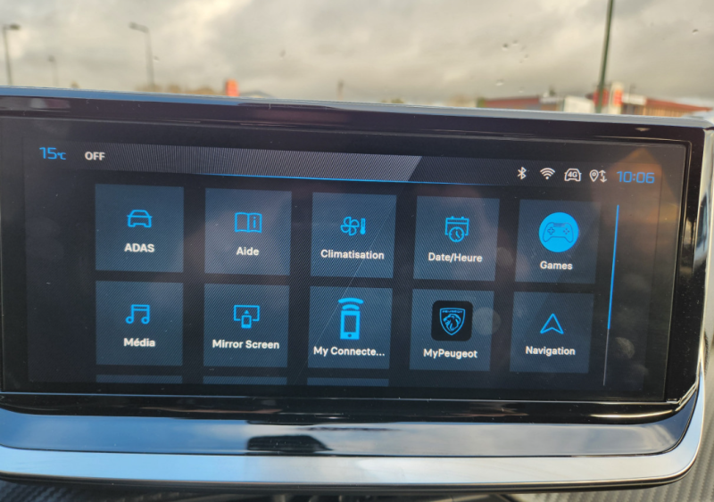 Peugeot 2008 dernière génération de 2024, 145 peu kilométré, hybride-essence avec une garantie Spoticar Premium chez Dubreil Automobiles à Auterive
