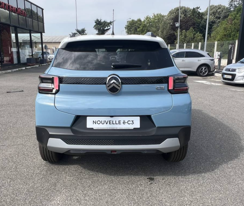 A vendre, nouvelle Citroën C3 essence 100ch peu kilométré et disponible rapidement au garage Bouscatel à Roquettes au sud de Toulouse