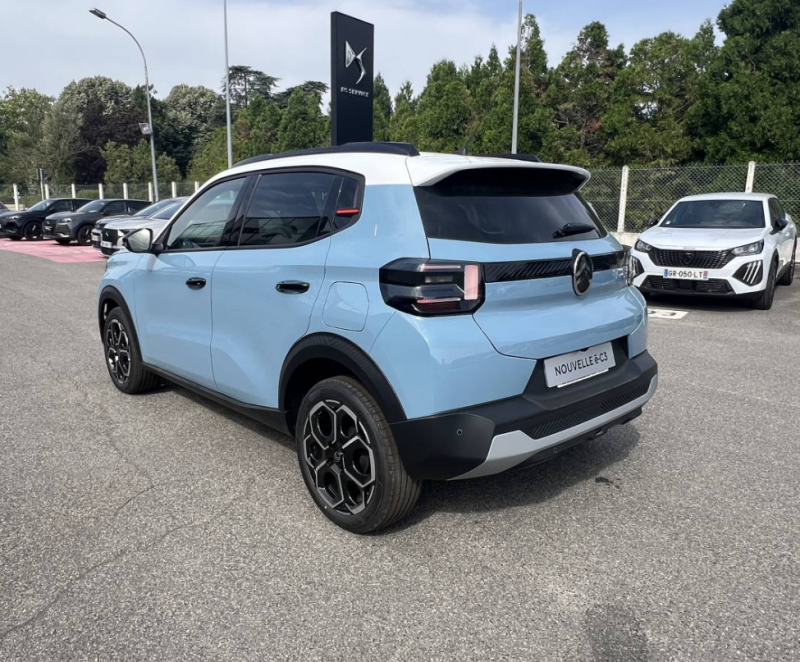 A vendre, nouvelle Citroën C3 essence 100ch peu kilométré et disponible rapidement au garage Bouscatel à Roquettes au sud de Toulouse