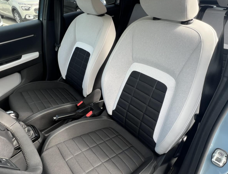 A vendre, nouvelle Citroën C3 essence 100ch peu kilométré et disponible rapidement au garage Bouscatel à Roquettes au sud de Toulouse