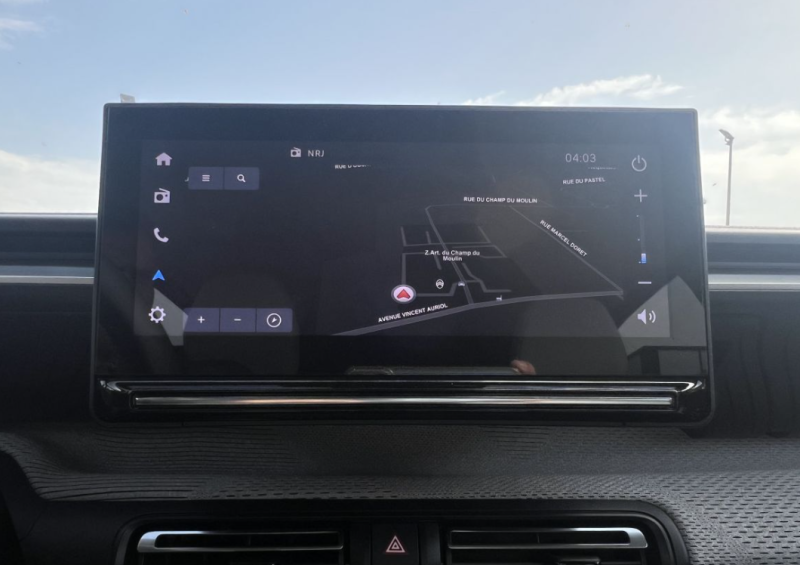 A vendre, nouvelle Citroën C3 essence 100ch peu kilométré et disponible rapidement au garage Bouscatel à Roquettes au sud de Toulouse