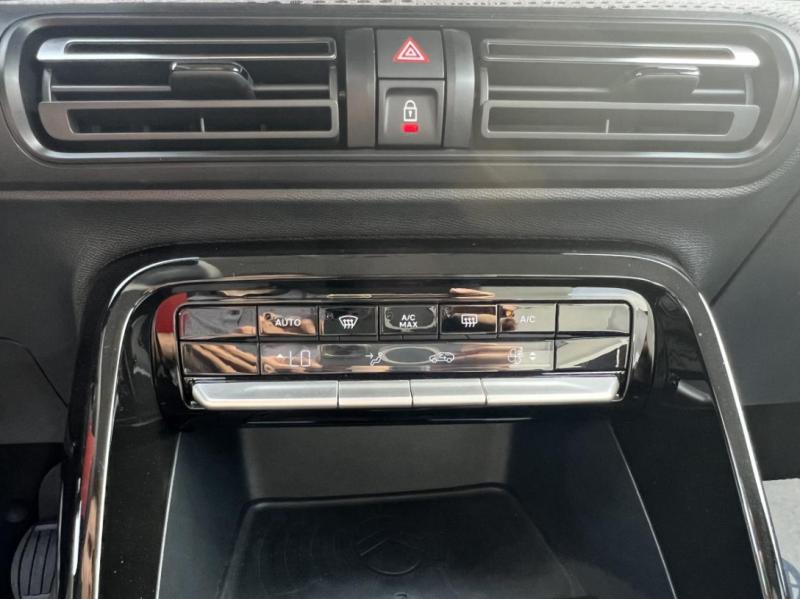 A vendre, nouvelle Citroën C3 essence 100ch peu kilométré et disponible rapidement au garage Bouscatel à Roquettes au sud de Toulouse